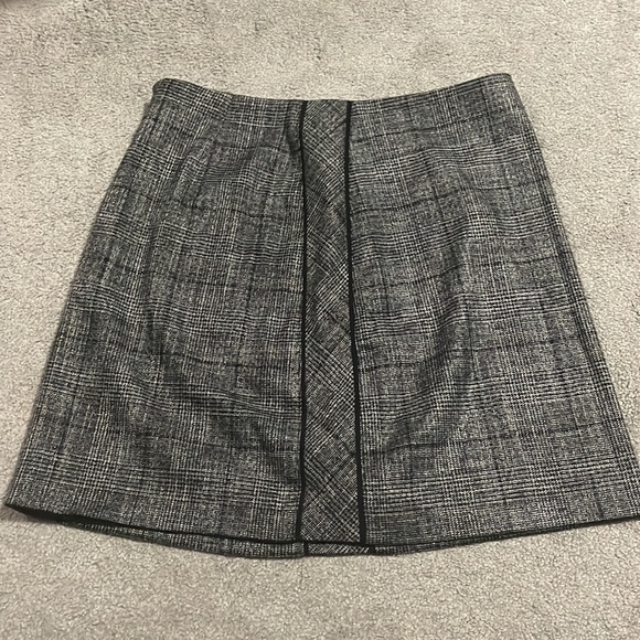 Banana republic skirt. Size: 0 - Picture 2 of 7